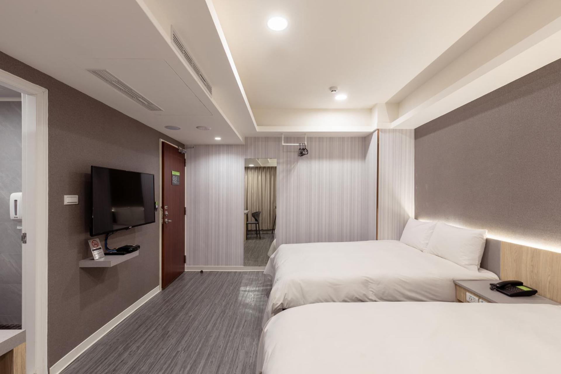 Kiwi Express Hotel - Zhongqing Тайджун Екстериор снимка