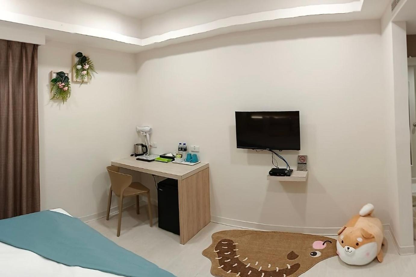 Kiwi Express Hotel - Zhongqing Тайджун Екстериор снимка