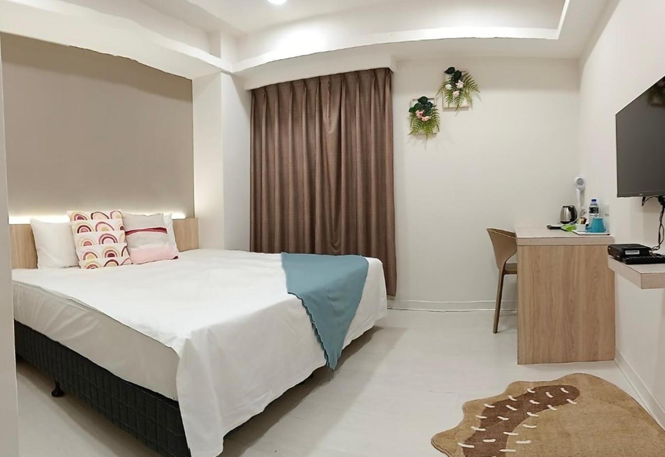 Kiwi Express Hotel - Zhongqing Тайджун Екстериор снимка