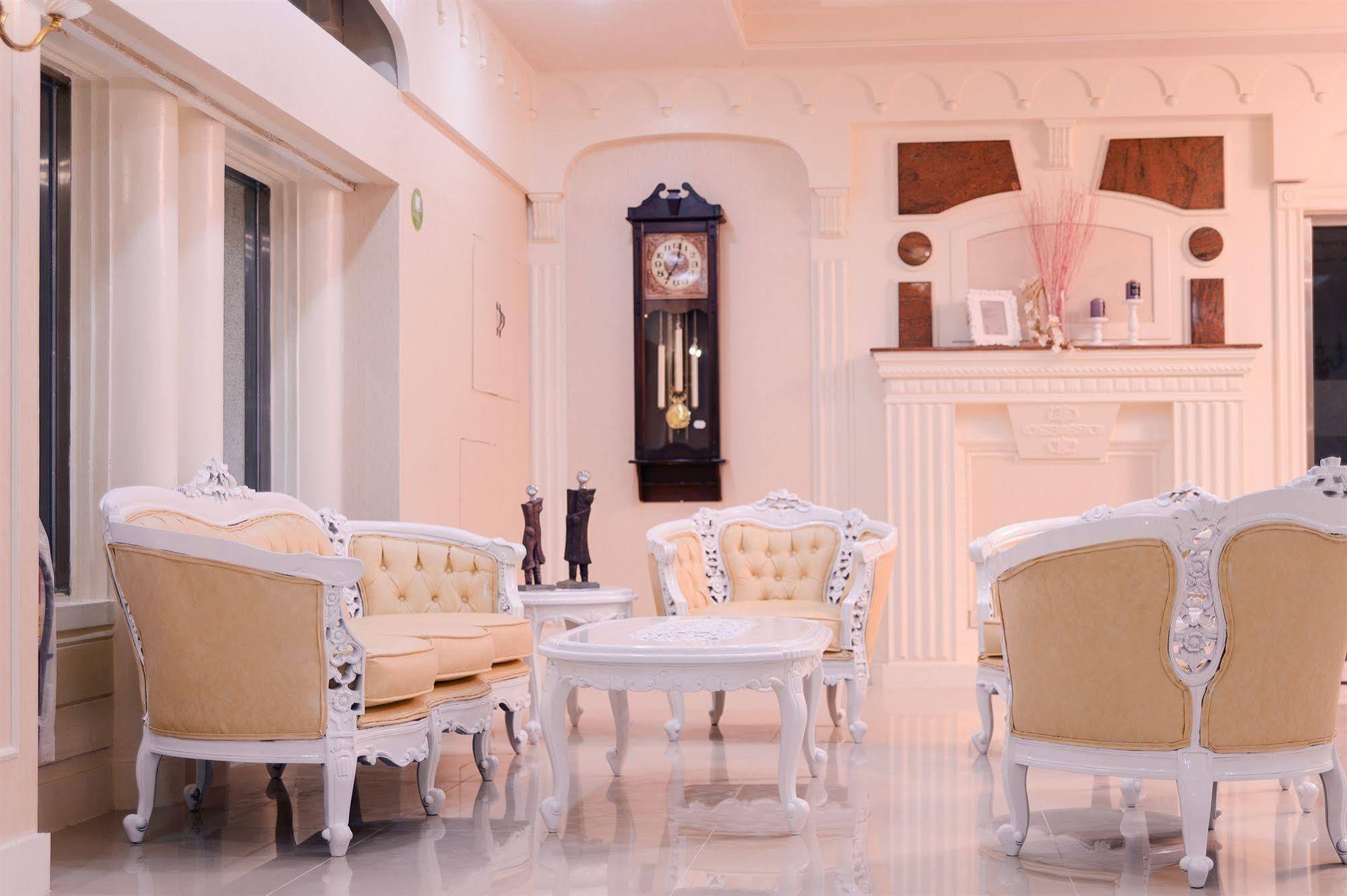Kiwi Express Hotel - Zhongqing Тайджун Екстериор снимка