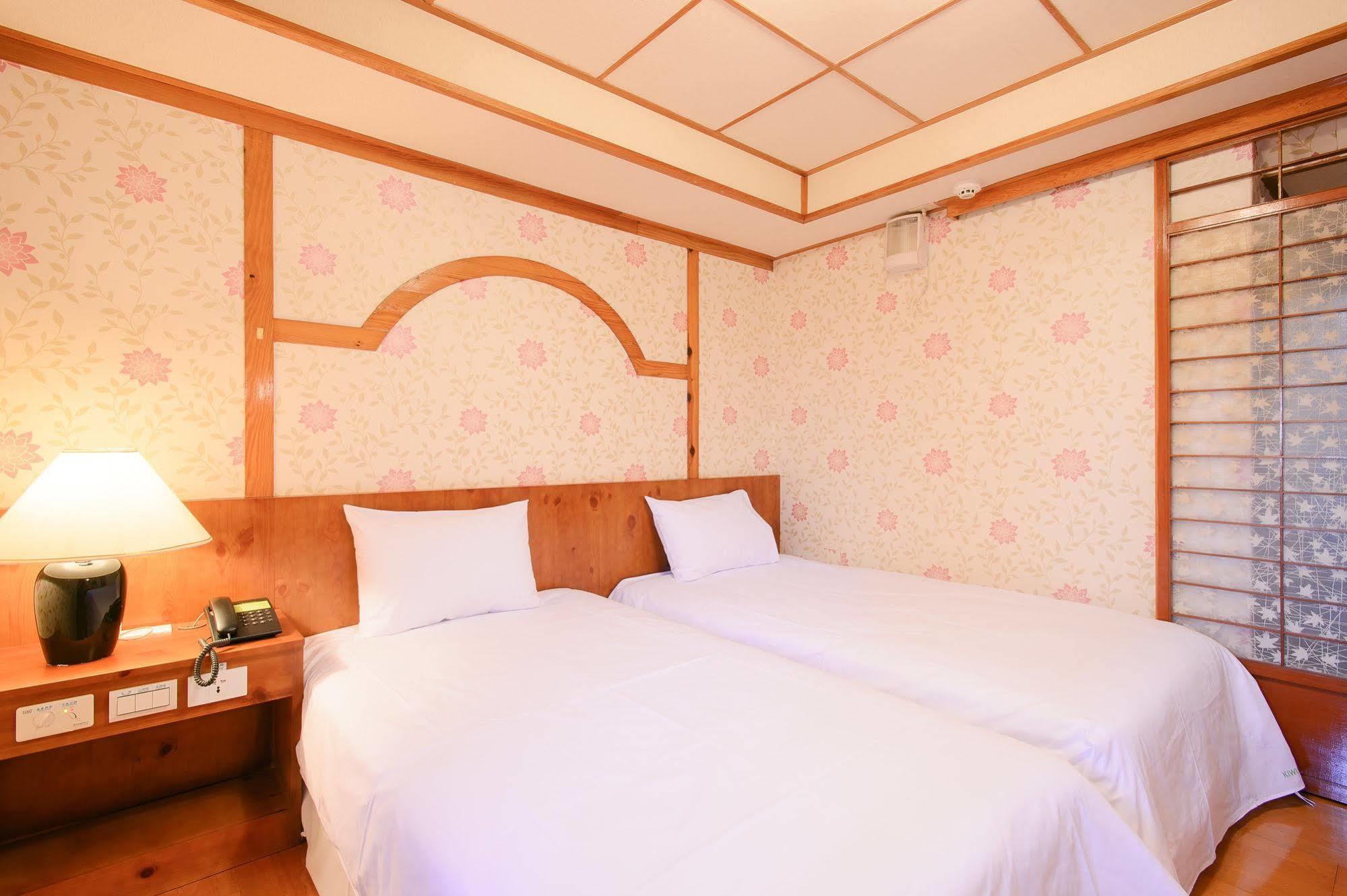 Kiwi Express Hotel - Zhongqing Тайджун Екстериор снимка